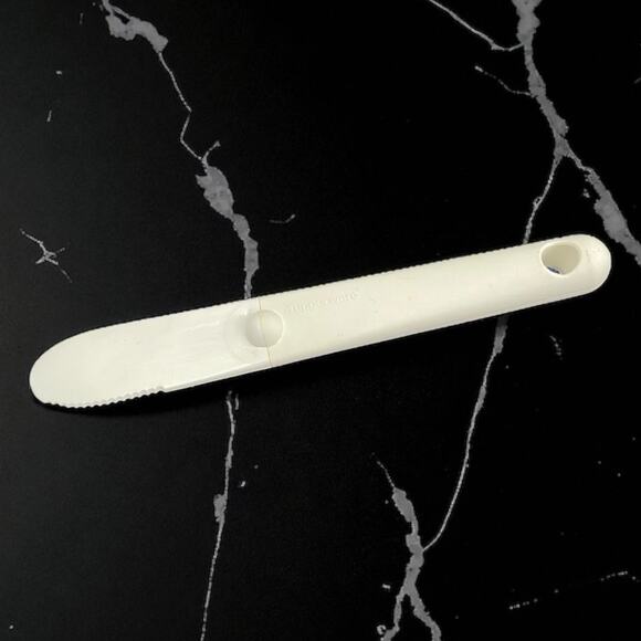 Vintage Tupperware Spreader Spatula Kitchen Tool Gadget Cake 1559 USA 8.5" - Picture 1 of 10